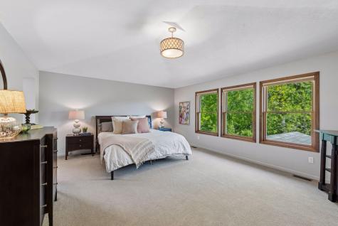 1800 Carriage Drive Victoria MN 55386