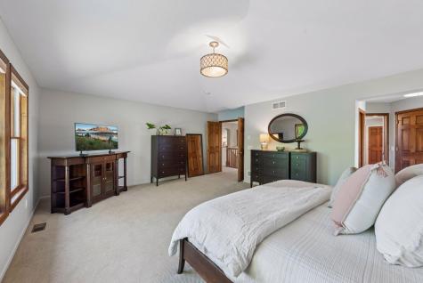 1800 Carriage Drive Victoria MN 55386