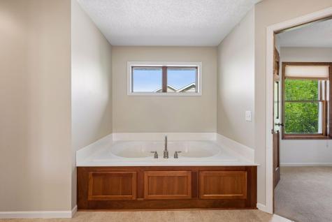 1800 Carriage Drive Victoria MN 55386
