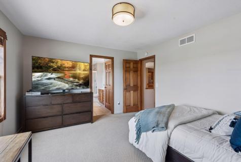 1800 Carriage Drive Victoria MN 55386