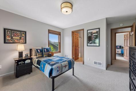 1800 Carriage Drive Victoria MN 55386