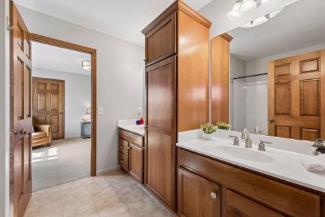 1800 Carriage Drive Victoria MN 55386
