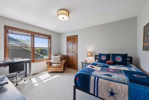 1800 Carriage Drive Victoria MN 55386