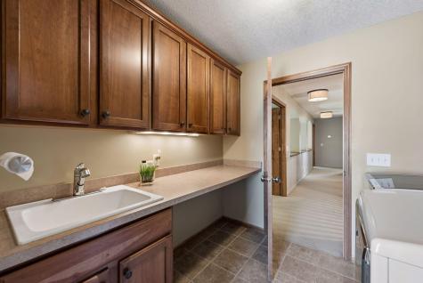 1800 Carriage Drive Victoria MN 55386