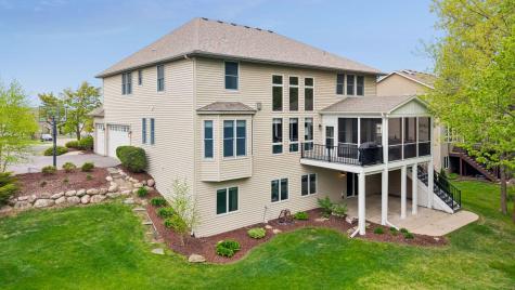 1800 Carriage Drive Victoria MN 55386