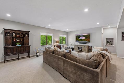 1800 Carriage Drive Victoria MN 55386