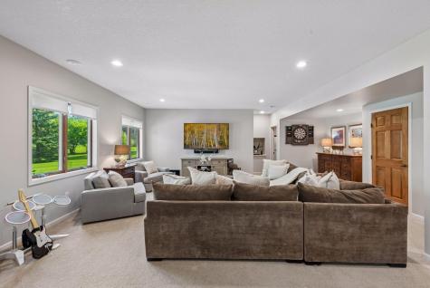 1800 Carriage Drive Victoria MN 55386