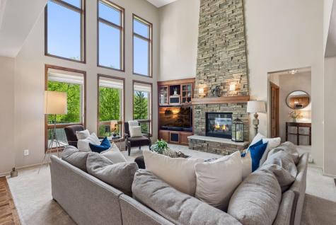 1800 Carriage Drive Victoria MN 55386