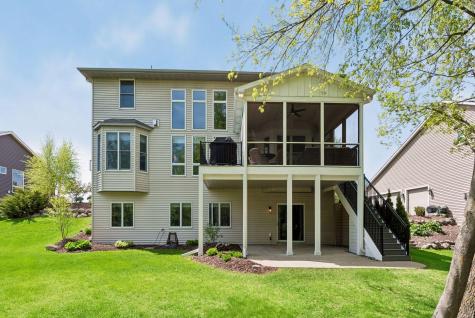 1800 Carriage Drive Victoria MN 55386