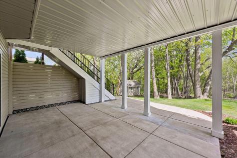 1800 Carriage Drive Victoria MN 55386