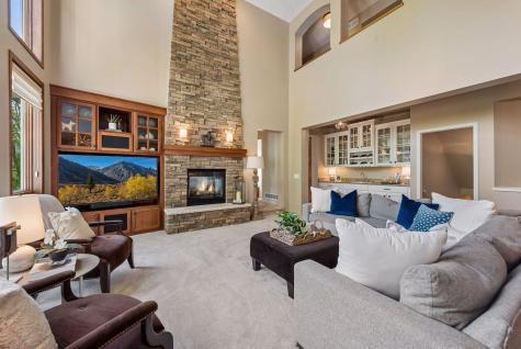 1800 Carriage Drive Victoria MN 55386