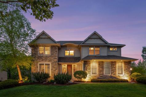 1800 Carriage Drive Victoria MN 55386
