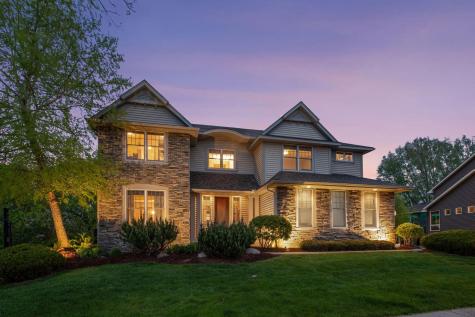 1800 Carriage Drive Victoria MN 55386