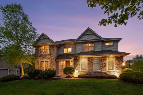 1800 Carriage Drive Victoria MN 55386