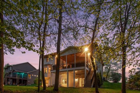 1800 Carriage Drive Victoria MN 55386