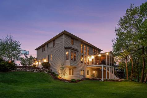 1800 Carriage Drive Victoria MN 55386