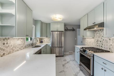 676 Shryer Avenue W Roseville MN 55113