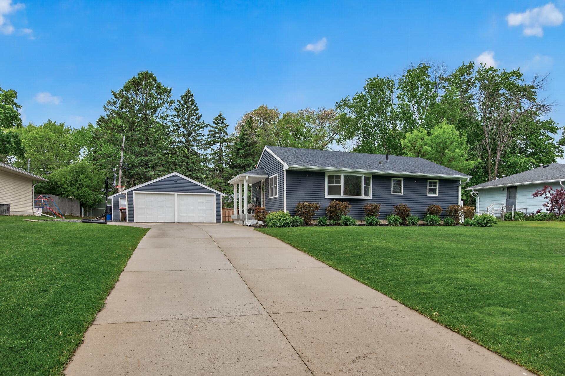 1164 Grospoint Avenue N Oakdale MN 55128