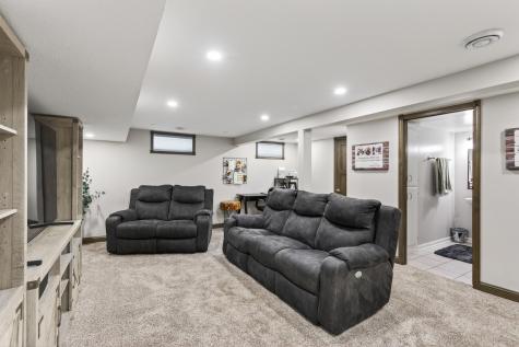 1164 Grospoint Avenue N Oakdale MN 55128