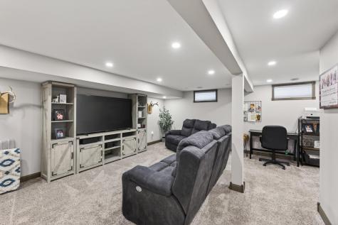 1164 Grospoint Avenue N Oakdale MN 55128