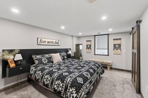 1164 Grospoint Avenue N Oakdale MN 55128