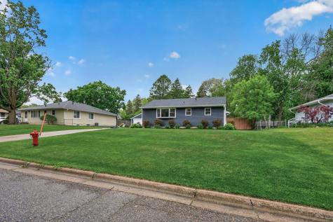1164 Grospoint Avenue N Oakdale MN 55128
