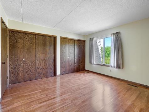 2455 Londin Lane E Maplewood MN 55119