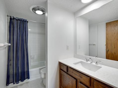 2455 Londin Lane E Maplewood MN 55119