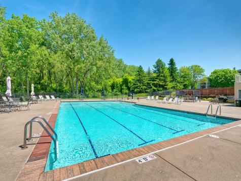 2455 Londin Lane E Maplewood MN 55119