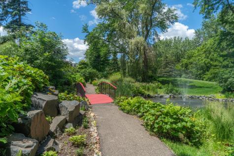 2455 Londin Lane E Maplewood MN 55119