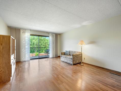 2455 Londin Lane E Maplewood MN 55119