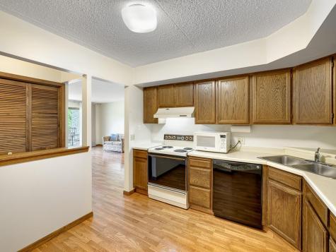 2455 Londin Lane E Maplewood MN 55119
