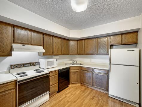 2455 Londin Lane E Maplewood MN 55119