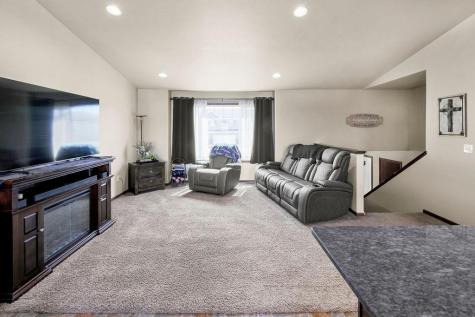 6089 55th Avenue S Fargo ND 58104