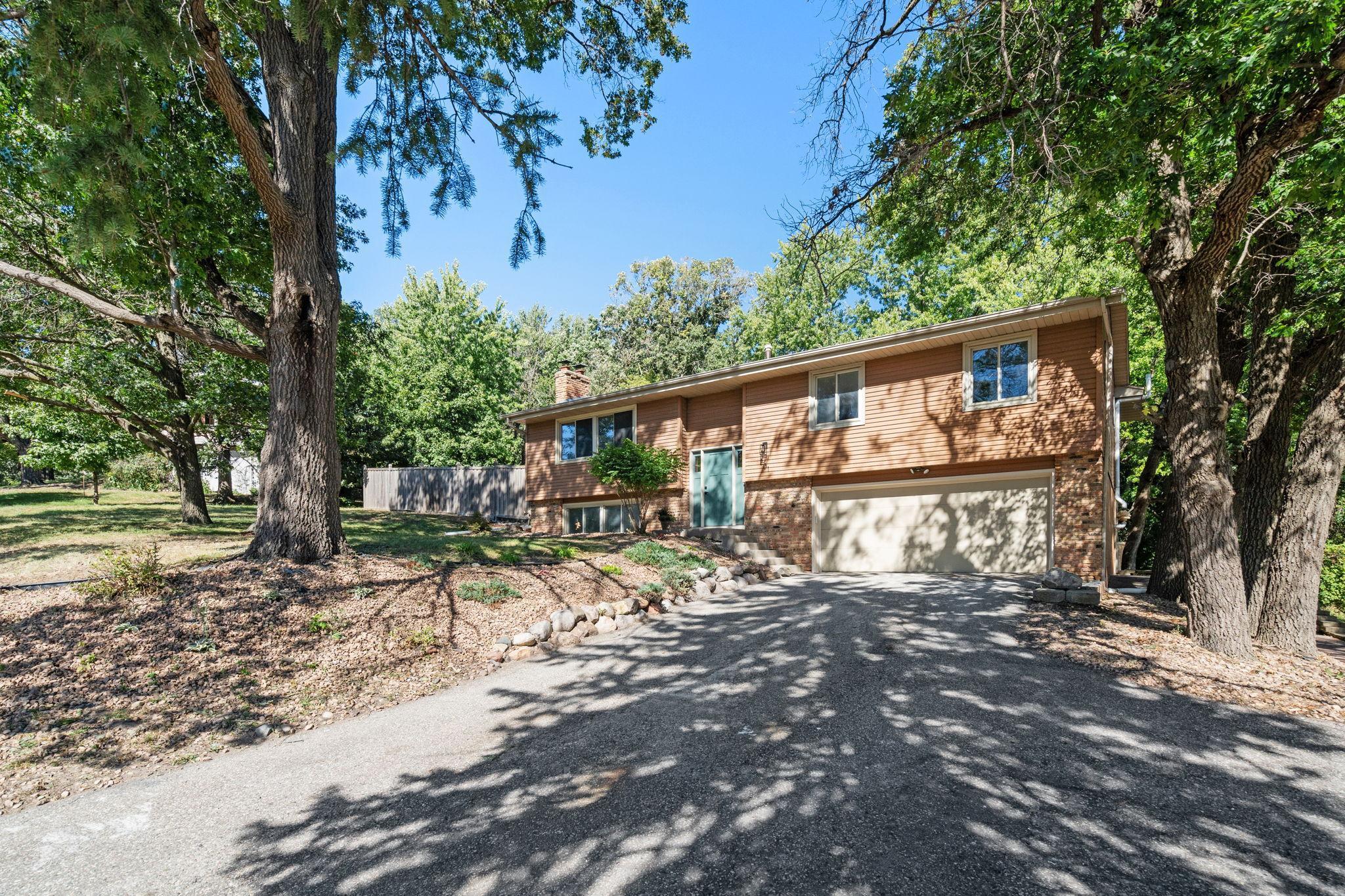 201 Palomino Drive Apple Valley MN 55124