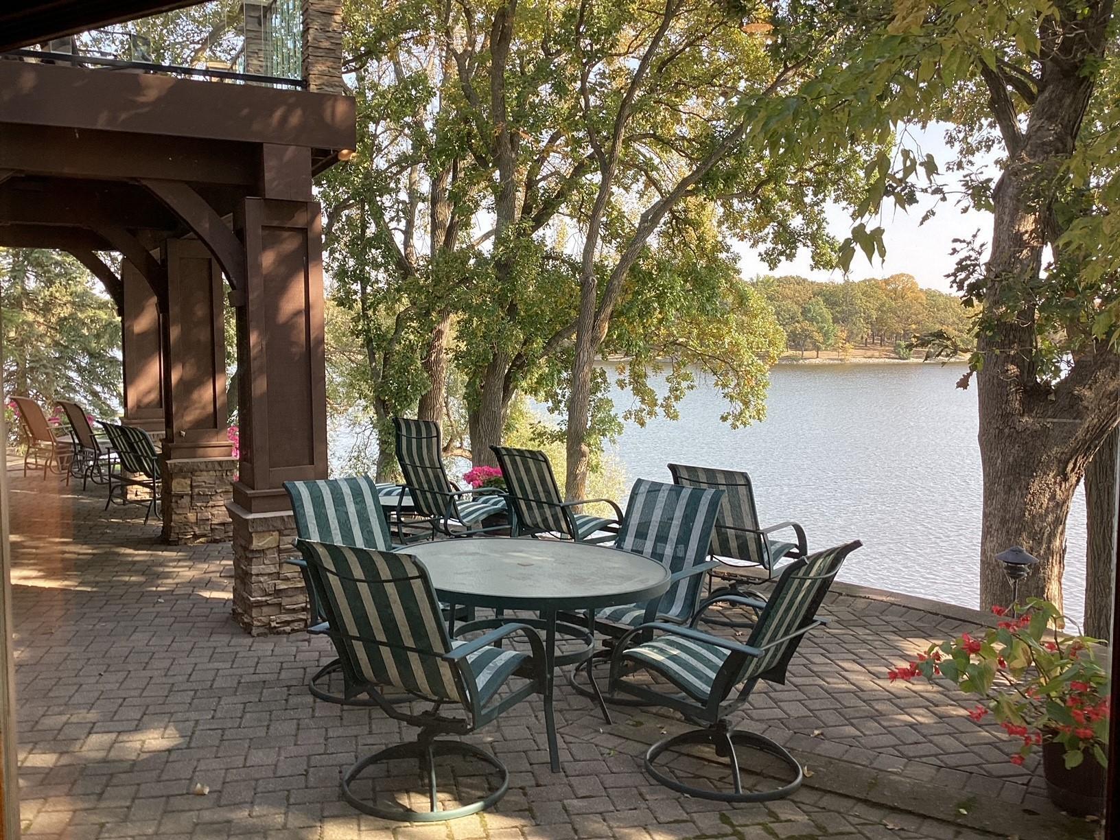 1516 Bay Oaks Drive Albert Lea MN 56007