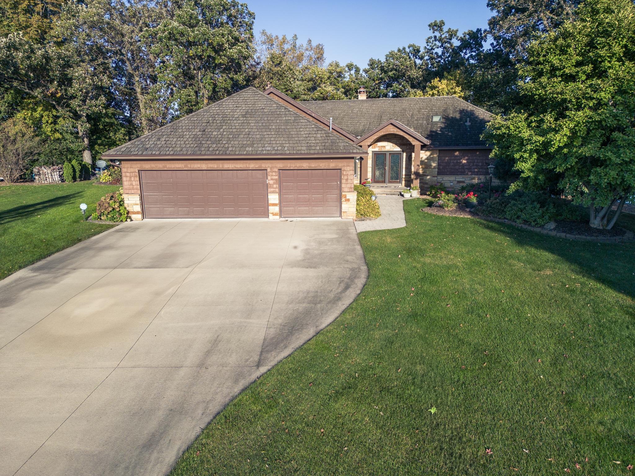 1516 Bay Oaks Drive Albert Lea MN 56007