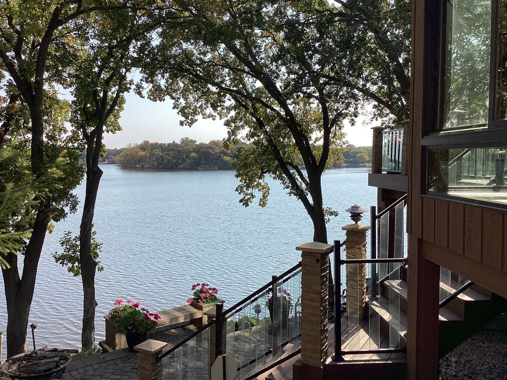 1516 Bay Oaks Drive Albert Lea MN 56007