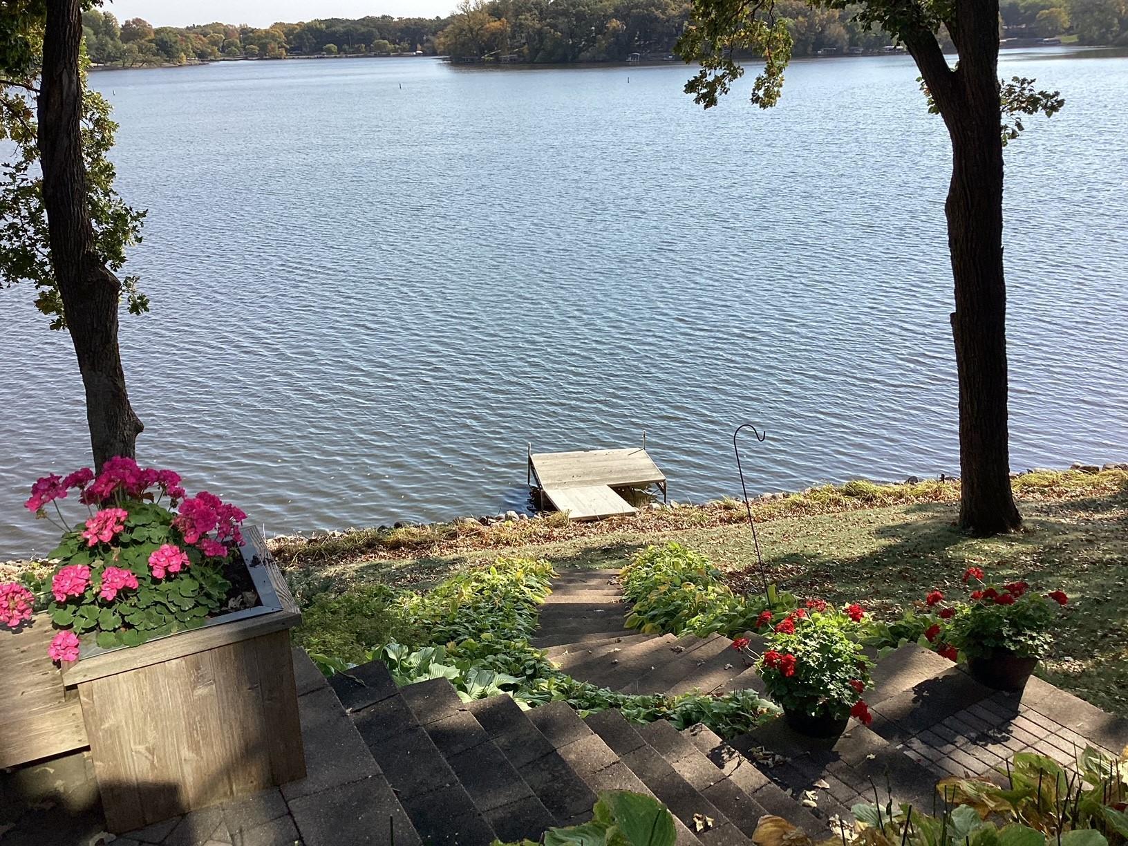 1516 Bay Oaks Drive Albert Lea MN 56007