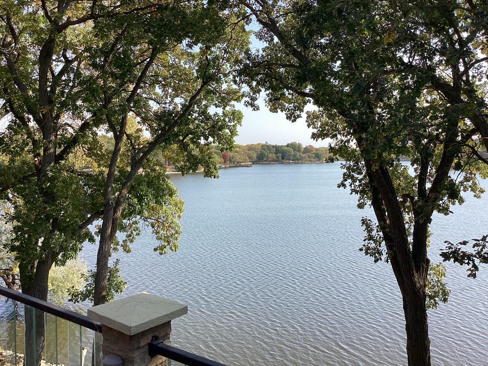 1516 Bay Oaks Drive Albert Lea MN 56007