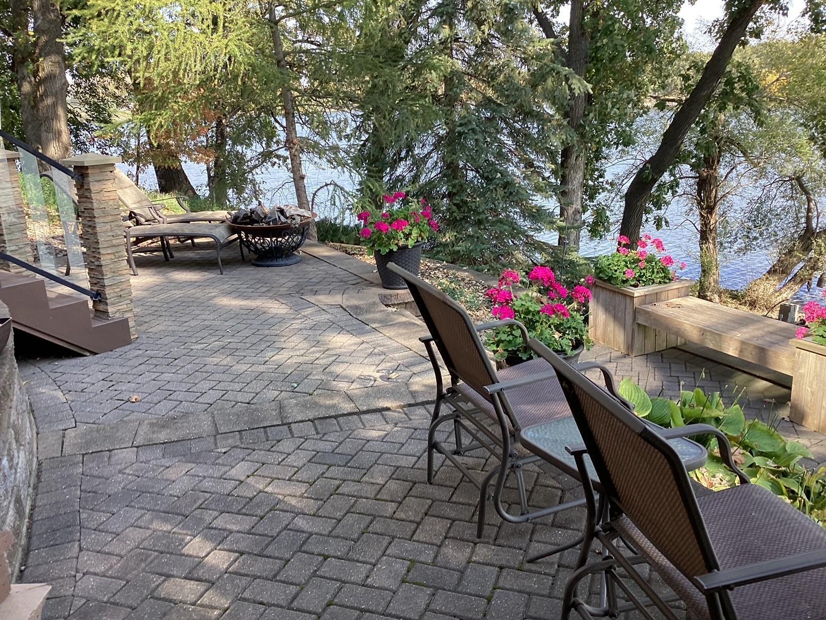 1516 Bay Oaks Drive Albert Lea MN 56007