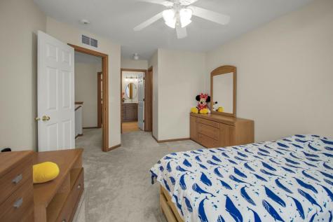 1562 Liberty Circle Shakopee MN 55379