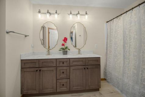 1562 Liberty Circle Shakopee MN 55379