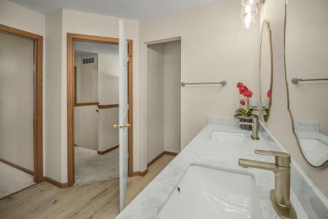 1562 Liberty Circle Shakopee MN 55379