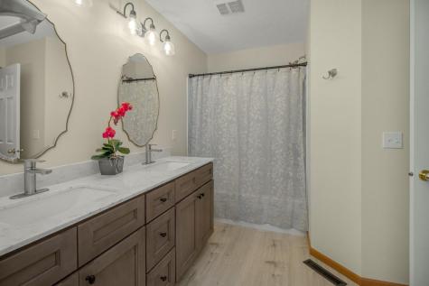 1562 Liberty Circle Shakopee MN 55379