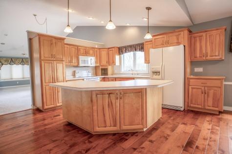211 Valley View Drive SE Willmar MN 56201