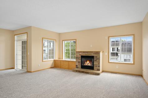 6833 Pine Crest Trl S Cottage Grove MN 55016