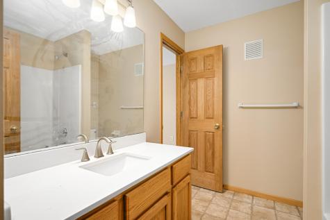 6833 Pine Crest Trl S Cottage Grove MN 55016