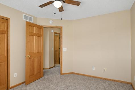 6833 Pine Crest Trl S Cottage Grove MN 55016
