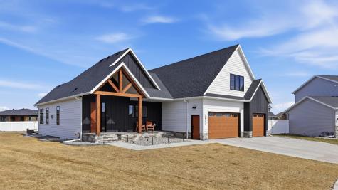 3632 Crimson Loop S Fargo ND 58104